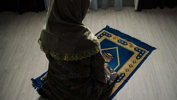 حكم الصلاة بالبنطلون للنساء في المنزل