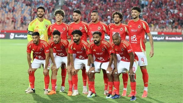فريق الكرة بالنادي الأهلي 