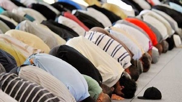هل صلاة الجمعة لها سنة قبلية أم بعدية