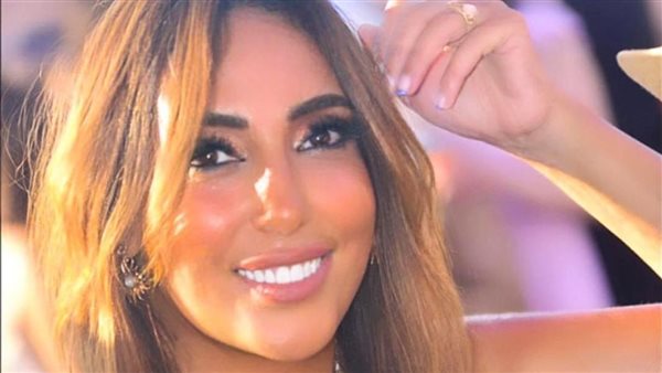 الفنانة نيفين أنور