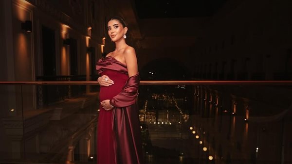 ريم سامي تبرز حملها بإطلالتها في مهرجان البحر الأحمر السينما