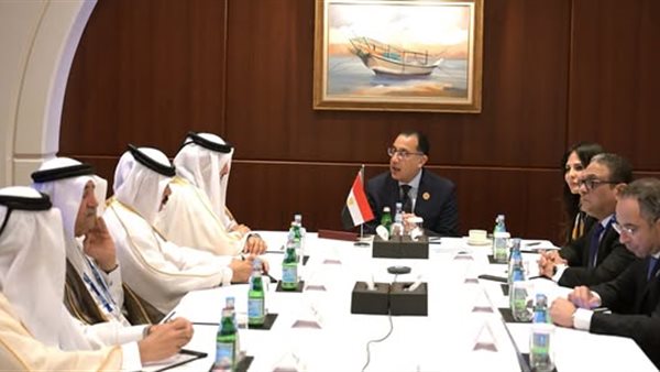 لقاء رئيس الوزراء برجال الأعمال في قطر 