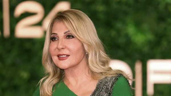 فستان نادية الجندي في مهرجان البحر الأحمر السينمائي
