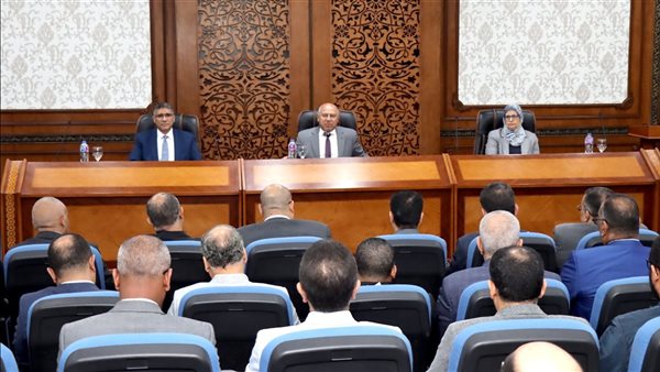 الفريق مهندس كامل الوزير خلال اجتماع اليوم بالجيزة