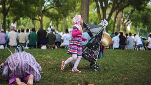 هل صلاة المرأة في الأماكن العامة صحيحة؟