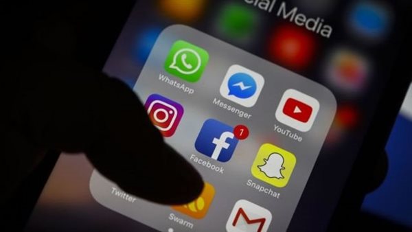 حكم تذكير الناس بالاستغفار والصلاة على النبي بمواقع التواصل