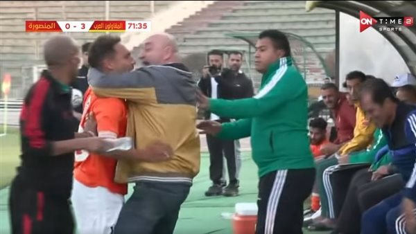 فيديو ضرب لاعب المنصورة للمدرب 