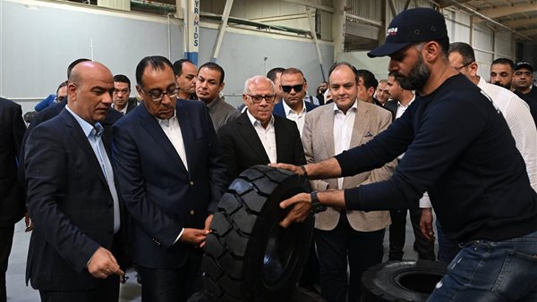 رئيس الوزراء في بورسعيد منذ صباح اليوم
