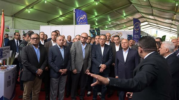 رئيس الوزراء يتفقد عدد من مصانع بورسعيد