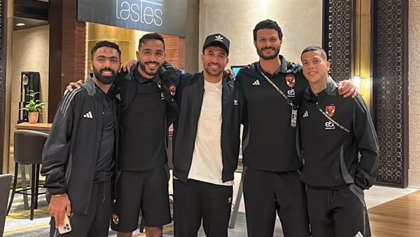 تريزيجيه يزور بعثة الأهلي في قطر