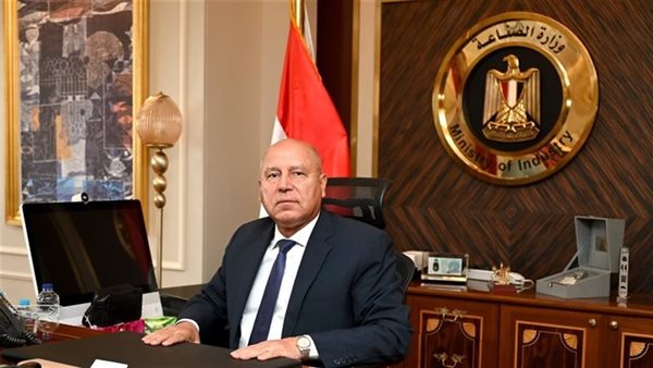 الفريق كامل الوزير نائب رئيس الوزراء، ووزير الصناعة والنقل