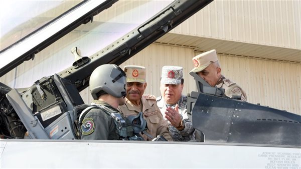 الفريق أول عبد المجيد صقر، وزير الدفاع