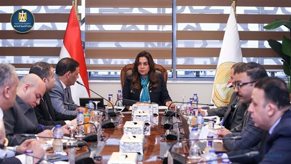 اجتماع وزيرة التنمية بشأن ترخيص المحال العامة 