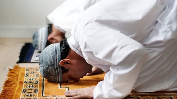 هل يصح قراءة الفاتحة فقط في الصلاة