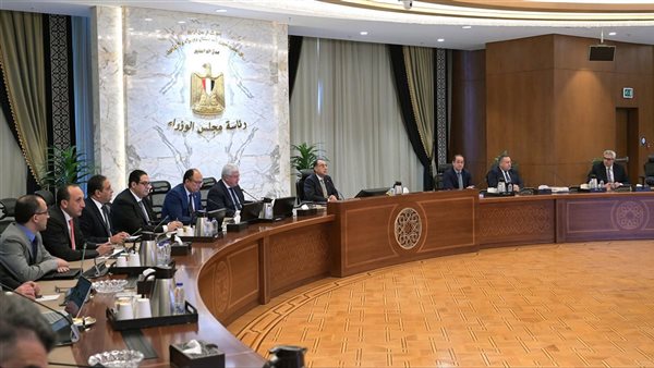 رئيس الوزراء يتابع تجهيزات مستشفى 500500 الجديد 