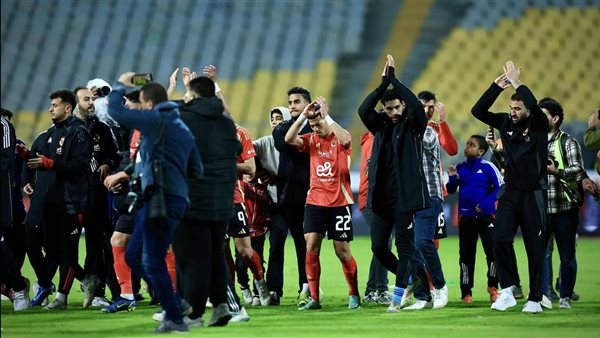 تحية لاعبي الأهلي للجمهور