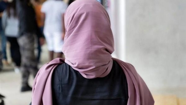 هل يجوز للمرأة المسح على الحجاب عند الوضوء؟