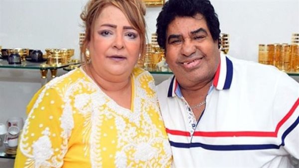 أحمد عدوية وزوجته 