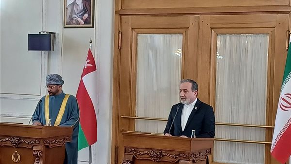 المؤتمر الصحفي بين وزير الخارجية الإيراني ونظيره العُماني