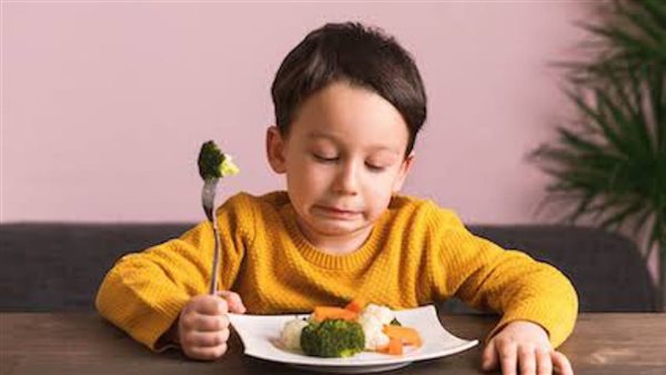 كيف تجعل طفلك يحب جميع أنواع الطعام؟