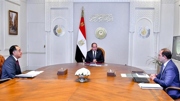 الرئيس السيسي يجتمع مع رئيس الوزراء لاستعراض الوضع الاقتصادي
