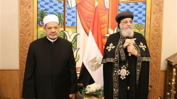 شيخ الأزهر يهنئ البابا تواضروس والمسيحين بمناسبة عيد الميلاد