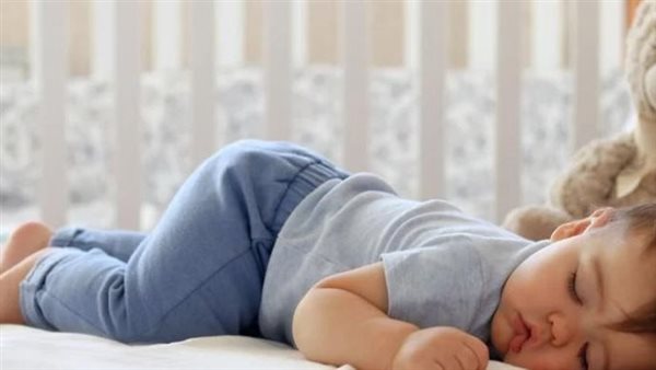 استيقاظ الأطفال أثناء النوم 