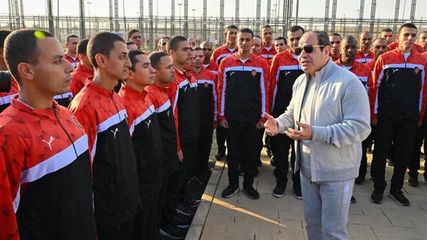 الرئيس السيسي يتفقد طابور اللياقة