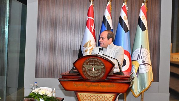 الرئيس السيسي يحث الأكاديمية العسكرية على التفاني في التدريب