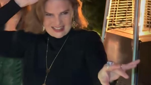 رقص يسرا في عيد ميلاد سميرة