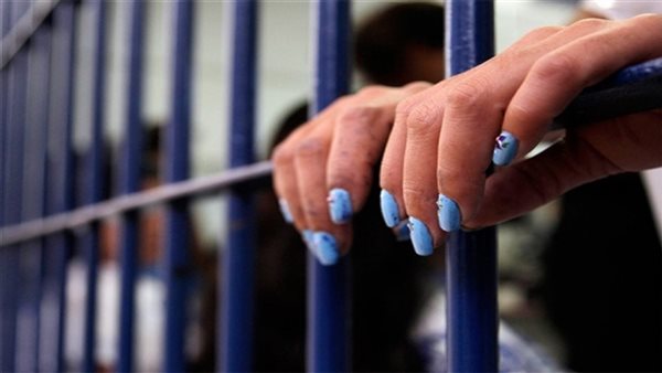 سيدة تستقطب الرجال