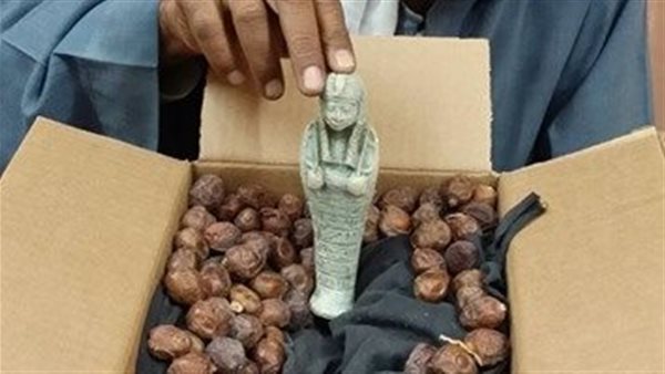 اثار داخل كرتونة زيت