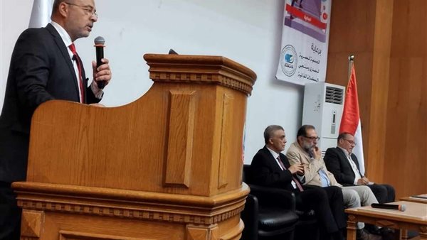  الدكتور محمد أنور، رئيس الجمعية المصرية