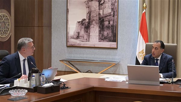 مدبولي يتابع عدد من ملفات العمل مع وزير البترول 