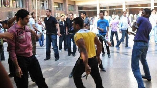 اقتحام مجموعة أشخاص لإحدى المدارس بدار السلام