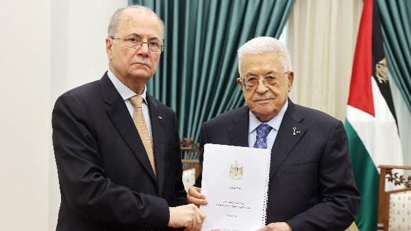 الرئيس الفلسطيني محمود عباس ورئيس الوزراء محمد مصطفى