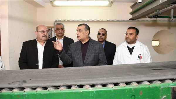 وزير الإنتاج الحربي يتفقد مصنع 18 الحربي