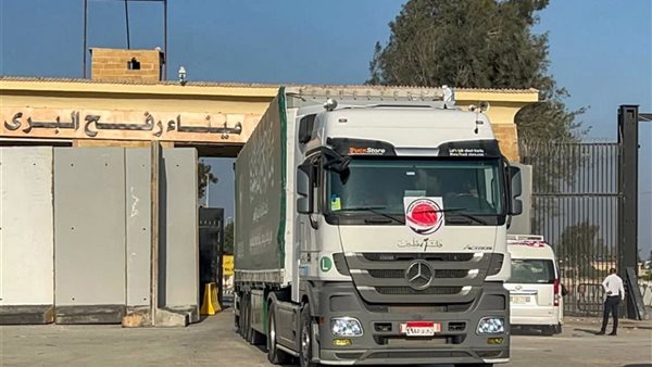 الشاحنات المحملة بالمساعدات