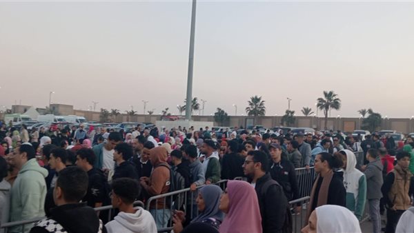  طوابير القراء على حفلات التوقيع