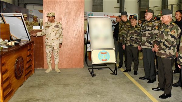 وزير الدفاع يتفقد أحدث منظومات التأمين الفني والإصلاح 