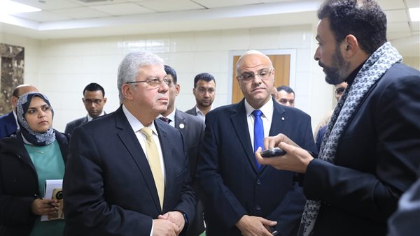 وزير التعليم العالي يتفقد مستشفي الناس الخيري
