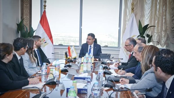 وزير التموين يبحث سبل التعاون مع شركة طلبات مارت