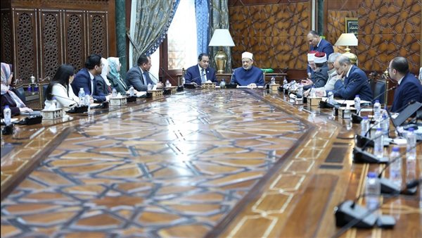 الرئيس السيسي يوافق على تعيين 40 ألف معلم بالمعاهد الأزهرية
