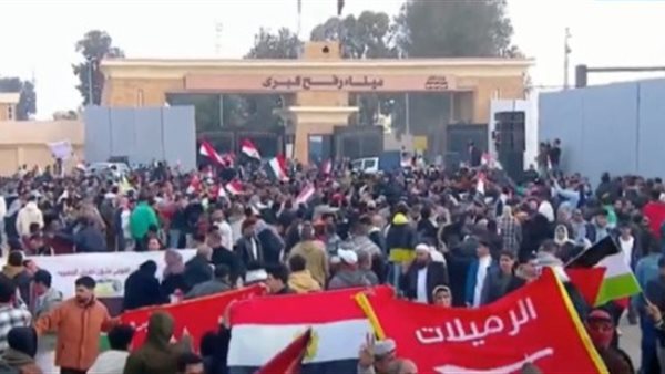 بث مباشر.. مسيرات المصريين أمام معبر رفح