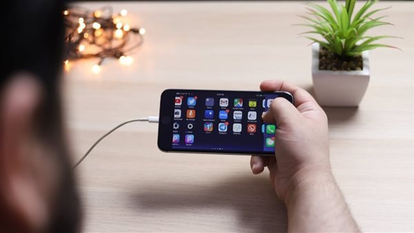 تحديث iOS 26 يعزز أمان آيفون ويغلق ثغرات خطيرة رغم تحفظات المستخدمين