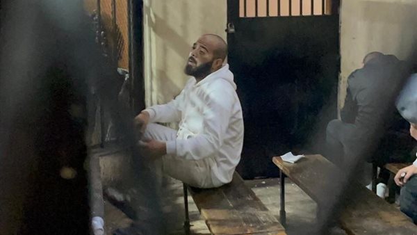 محاكمة المتهم بقتل صاحب مقهى أسوان