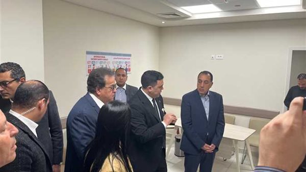 رئيس الوزراء يجري جولة تفقدية لعدد من المستشفيات الأهلية 