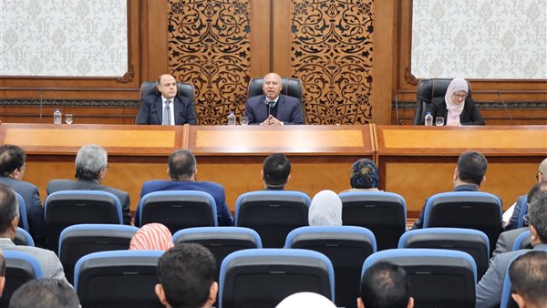 وزير الصناعة مع مستثمري كفر الشيخ