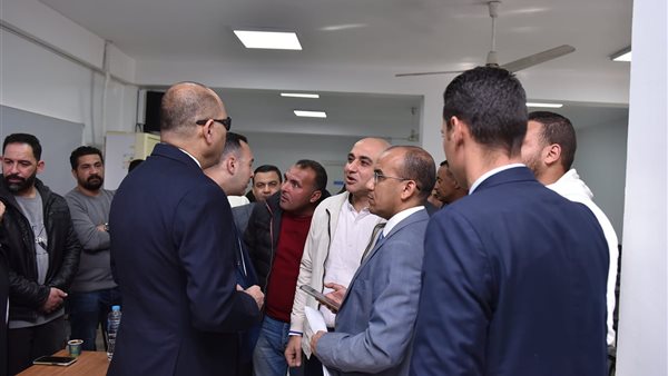 وزير العمل وسط العاملين المُرشحين للعمل في موسم حج 2025