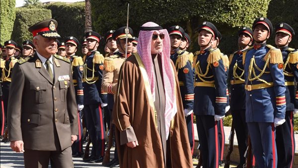 الفريق أول عبد المجيد صقر، ووزير الدفاع والداخلية الكويتي 